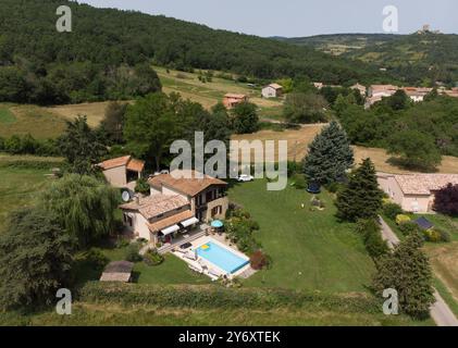 Une grande maison familiale à Puivert, Aude, Sud-Ouest de la France Banque D'Images