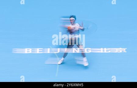 Pékin, Chine. 27 septembre 2024. Bu Yunchaokete, de Chine, concourt lors du match de premier tour masculin contre Shang Juncheng, de Chine, au tournoi de tennis de l'Open de Chine 2024 à Pékin, capitale de la Chine, le 27 septembre 2024. Crédit : Bai Xuefei/Xinhua/Alamy Live News Banque D'Images