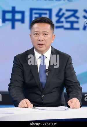 Pékin, Chine. 27 septembre 2024. Li Qun, fonctionnaire du ministère des ressources en eau, intervient à la table ronde économique chinoise. Crédit : Li He/Xinhua/Alamy Live News Banque D'Images