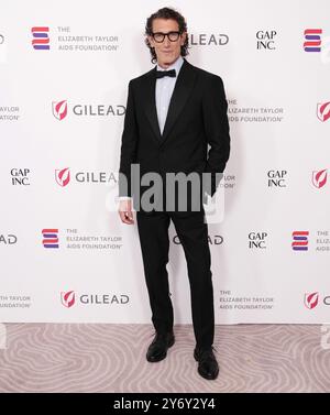 Richard Dickson arrive au bal Elizabeth Taylor pour mettre fin au sida qui se tient à l'hôtel Beverly Hills à Beverly Hills, CA, LE jeudi 26 septembre 2024. (Photo de Sthanlee B. Mirador/Sipa USA) Banque D'Images