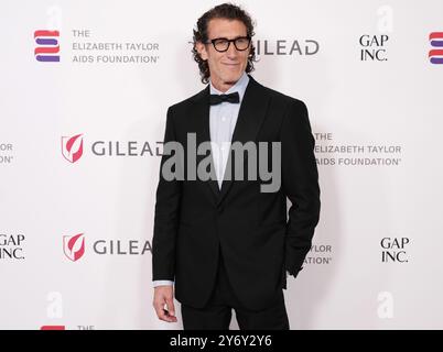 Richard Dickson arrive au bal Elizabeth Taylor pour mettre fin au sida qui se tient à l'hôtel Beverly Hills à Beverly Hills, CA, LE jeudi 26 septembre 2024. (Photo de Sthanlee B. Mirador/Sipa USA) Banque D'Images