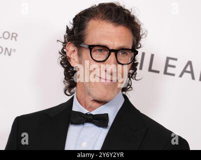 Richard Dickson arrive au bal Elizabeth Taylor pour mettre fin au sida qui se tient à l'hôtel Beverly Hills à Beverly Hills, CA, LE jeudi 26 septembre 2024. (Photo de Sthanlee B. Mirador/Sipa USA) Banque D'Images