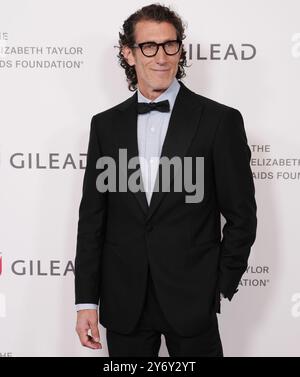 Richard Dickson arrive au bal Elizabeth Taylor pour mettre fin au sida qui se tient à l'hôtel Beverly Hills à Beverly Hills, CA, LE jeudi 26 septembre 2024. (Photo de Sthanlee B. Mirador/Sipa USA) Banque D'Images