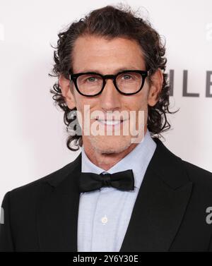 Richard Dickson arrive au bal Elizabeth Taylor pour mettre fin au sida qui se tient à l'hôtel Beverly Hills à Beverly Hills, CA, LE jeudi 26 septembre 2024. (Photo de Sthanlee B. Mirador/Sipa USA) Banque D'Images