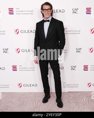 Richard Dickson arrive au bal Elizabeth Taylor pour mettre fin au sida qui se tient à l'hôtel Beverly Hills à Beverly Hills, CA, LE jeudi 26 septembre 2024. (Photo de Sthanlee B. Mirador/Sipa USA) Banque D'Images