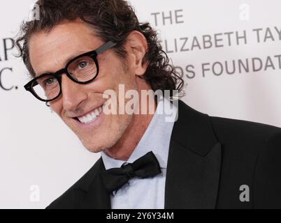 Richard Dickson arrive au bal Elizabeth Taylor pour mettre fin au sida qui se tient à l'hôtel Beverly Hills à Beverly Hills, CA, LE jeudi 26 septembre 2024. (Photo de Sthanlee B. Mirador/Sipa USA) Banque D'Images