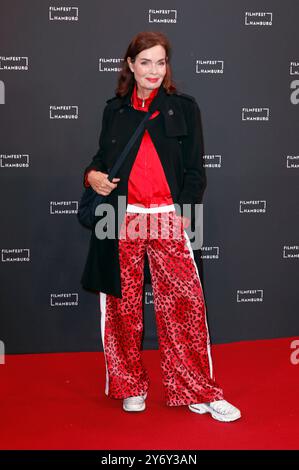 IHA Gräfin von der Schulenburg BEI der Festivaleröffnung mit der Premiere des Kinofilms Könige des Sommers / vingt Dieux auf dem 31. Filmfest Hamburg im Cinemaxx Dammtor. Hambourg, 26.09.2024 *** IHA Gräfin von der Schulenburg à l'ouverture du festival avec la première du long métrage Kings of Summer vingt Dieux au Filmfest 31 de Hambourg au Cinemaxx Dammtor Hamburg, 26 09 2024 Foto:XC.xTamckex/xFuturexImagex filmfest Opening 4969 Banque D'Images