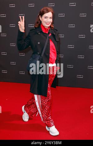 IHA Gräfin von der Schulenburg BEI der Festivaleröffnung mit der Premiere des Kinofilms Könige des Sommers / vingt Dieux auf dem 31. Filmfest Hamburg im Cinemaxx Dammtor. Hambourg, 26.09.2024 *** IHA Gräfin von der Schulenburg à l'ouverture du festival avec la première du long métrage Kings of Summer vingt Dieux au Filmfest 31 de Hambourg au Cinemaxx Dammtor Hamburg, 26 09 2024 Foto:XC.xTamckex/xFuturexImagex filmfest Opening 4968 Banque D'Images