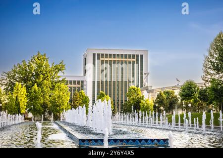 Tachkent, Ouzbékistan - 10 mai 2023 : le ministère des Finances de l'Ouzbékistan sur la place centrale 'Mustakillik' Banque D'Images