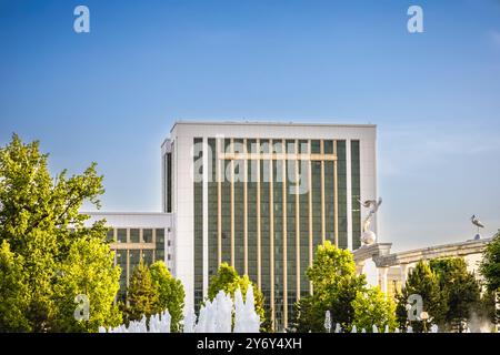 Tachkent, Ouzbékistan - 10 mai 2023 : le ministère des Finances de l'Ouzbékistan sur la place centrale 'Mustakillik' Banque D'Images