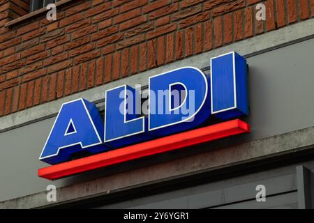 Supermarché Aldi épicerie, logo de la façade du magasin, Utrecht aux pays-Bas. 7 janvier 2023. Banque D'Images