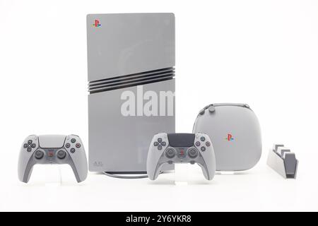 Chiba, Japon. 26 septembre 2024. PlayStation 5 Pro édition 30e anniversaire exposée sur le stand PlayStation au Tokyo Game Show 2024. (Photo de Stanislav Kogiku/SOPA images/Sipa USA) crédit : Sipa USA/Alamy Live News Banque D'Images