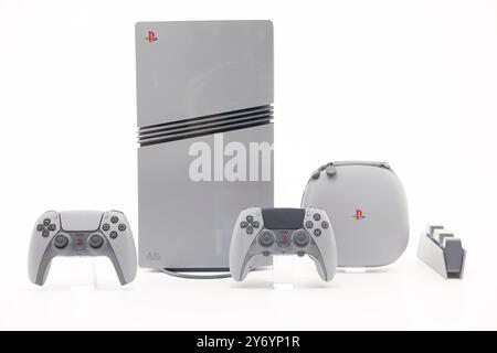 Chiba, Japon. 26 septembre 2024. PlayStation 5 Pro édition 30e anniversaire exposée sur le stand PlayStation au Tokyo Game Show 2024. Crédit : SOPA images Limited/Alamy Live News Banque D'Images