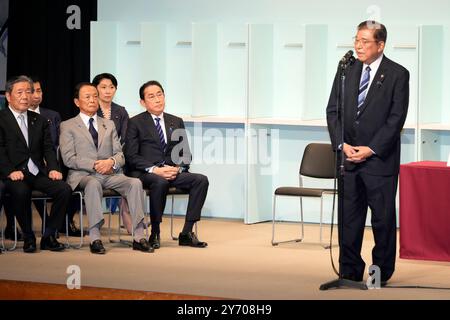(240927) -- TOKYO, 27 septembre 2024 (Xinhua) -- Shigeru Ishiba prononce un discours après avoir été élu chef du parti au pouvoir au Japon lors de l'élection à la direction du Parti libéral démocrate (PLD) à Tokyo, Japon, le 27 septembre 2024. L'ancien ministre de la Défense Shigeru Ishiba a remporté l'élection présidentielle du PLD vendredi, assurant pratiquement qu'il deviendra le prochain premier ministre du pays. (Hiro Komae/Pool via Xinhua) Banque D'Images