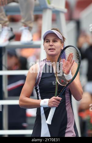 Pékin, Chine. 27 septembre 2024. Veronika Kudermetova célèbre après avoir remporté le match de deuxième tour en simple féminin entre Wang Xinyu, de Chine, et Veronika Kudermetova, de Russie, au tournoi de tennis de l'Open de Chine 2024 à Pékin, capitale de la Chine, le 27 septembre 2024. Crédit : Bai Xuefei/Xinhua/Alamy Live News Banque D'Images