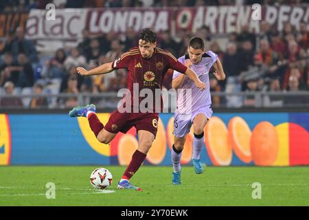 Niccolo Pisilli de l'A.S. Roma en action lors du match de l'UEFA Europa League 2024/25 phase MD1 entre l'A.S. Roma et l'Athletic Club Bilbao au stade Olympique le 26 septembre 2024 à Rome, Italie. Banque D'Images