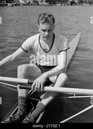 DURCH OARSMAN AU HENLEY C.T. NEUMEIER , du Willem III Club , Amsterdam , photographié à la Henley Royal Regatta . Quand il a rencontré J.B. KELLY , de Pennsylvania University U.S.A. dans la demi-finale du Diamond Challenge Sculls . Kelly a gagné par trois longueurs. Juin 29 1949 Banque D'Images