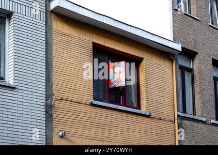 Anvers, Belgique. 27 septembre 2024. Des affiches électorales sont vues dans le quartier de Borgerhout à Anvers le vendredi 27 septembre 2024. Le 13 octobre, la Belgique organise des élections locales pour élire de nouveaux conseils municipaux et maires. BELGA PHOTO WARD VANDAEL crédit : Belga News Agency/Alamy Live News Banque D'Images