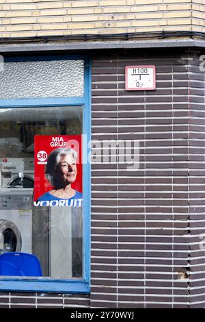 Anvers, Belgique. 27 septembre 2024. Des affiches électorales sont vues dans le quartier de Borgerhout à Anvers le vendredi 27 septembre 2024. Le 13 octobre, la Belgique organise des élections locales pour élire de nouveaux conseils municipaux et maires. BELGA PHOTO WARD VANDAEL crédit : Belga News Agency/Alamy Live News Banque D'Images