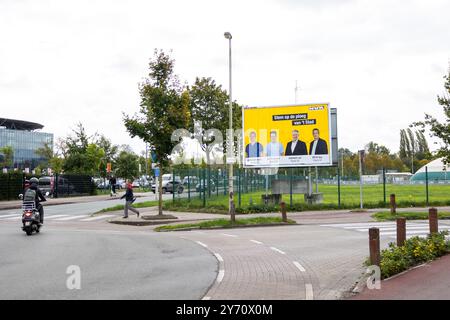 Anvers, Belgique. 27 septembre 2024. Des affiches électorales sont visibles dans le district de Deurne à Anvers le vendredi 27 septembre 2024. Le 13 octobre, la Belgique organise des élections locales pour élire de nouveaux conseils municipaux et maires. BELGA PHOTO WARD VANDAEL crédit : Belga News Agency/Alamy Live News Banque D'Images