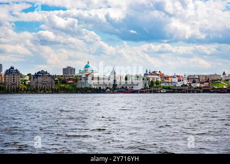 Panorama du Kremlin de Kazan, Russie. Le panorama montre au Kremlin : Palais présidentiel, Tour Soyembika, Cathédrale de l'Annonciation, Mosquée Qolsharif o Banque D'Images