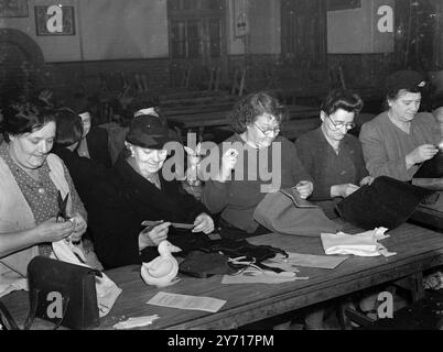 Classe de maroquinerie - vieilles dames . 1er janvier 1946 Banque D'Images