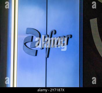 Siège social mondial de Pfizer au 66 Hudson Boulevard dans le développement Hudson Yards à New York le mercredi 25 septembre 2024. (© Richard B. Levine) Banque D'Images