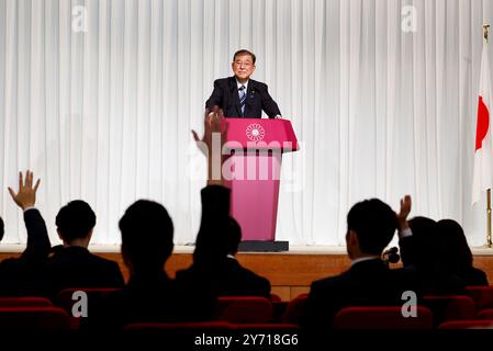 Tokyo, Japon. 27 juin 2024. 27 septembre 2024 (Xinhua) -- Shigeru Ishiba, le chef nouvellement élu du Parti libéral-démocrate (PLD) au pouvoir au Japon, assiste à une conférence de presse à Tokyo, Japon, le 27 septembre 2024. Shigeru Ishiba a remporté vendredi l'élection présidentielle du PLD au pouvoir au Japon, assurant pratiquement qu'il deviendra le prochain premier ministre du pays. (Kim Kyung-Hoon/REUTERS/Pool via Xinhua) Banque D'Images