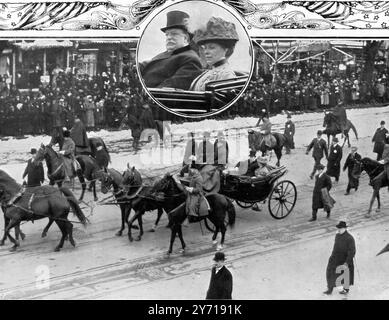 Le dernier coup de feu de l'administration Roosevelt : M. Taft inauguré dans un blizzard , à Washinton DC , USA . Escortés par des hommes des services secrets , M. Taft , le nouveau Président des Etats-Unis , et Mme Taft , l'hôtesse de la Nation , conduisant à la Maison Blanche après l'inauguration . Le mauvais temps a fait que la cérémonie inaugurale a eu lieu dans la salle du Sénat . 20 mars 1909 Banque D'Images