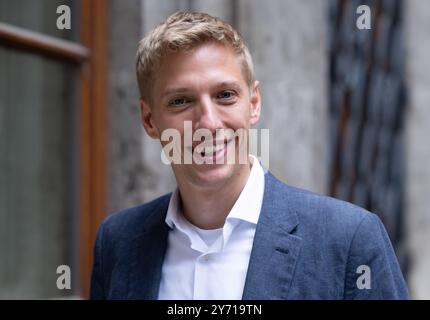 Munich, Allemagne. 27 septembre 2024. Dominik Krause (Alliance 90/les Verts), deuxième maire de Munich, se tient à la mairie lors d'une interview avec l'Agence de presse allemande. Crédit : Sven Hoppe/dpa/Alamy Live News Banque D'Images