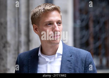 Munich, Allemagne. 27 septembre 2024. Dominik Krause (Alliance 90/les Verts), deuxième maire de Munich, se tient à la mairie lors d'une interview avec l'Agence de presse allemande. Crédit : Sven Hoppe/dpa/Alamy Live News Banque D'Images