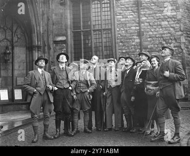 AWORKING LES HOMMES CHASSEURS PROTESTENT CONTRE L'ABOLITION DES SPORTS SANGUINS Un parti et les femmes de la chasse aux souscriptions de Saddleworth ( Yorkshire ) sont venus en ville aujourd'hui pour faire pression sur les députés à la Chambre des communes au sujet du projet de loi pour l'abolition des sports sanguins . 80 ans - ancien vétéran du parti , M. Joe Whitehead , a déclaré : ''J'ai commencé à chasser il y a 70 ans et je roule toujours avec les chiens tous les mois''. PHOTOS :- députés quittant l'abbaye de Westminster pour se rendre aux chambres des communes . De gauche à droite :- M. GEORGE OGDEN. Mme . HILDA ASPINALL, Mr. Joe whitehead ( Banque D'Images