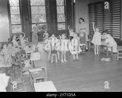 Dartford Physical Training College, alors utilisé comme garderie en 1940. 1940 Banque D'Images