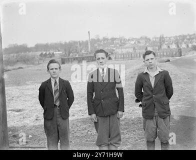 Lévriers et personnel - Crayford . 1946 Banque D'Images