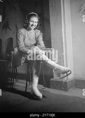 LE CHAMPION PRÉPARE AJA VERZANOVA , le champion tchèque de patinage sur glace , se prépare à participer aux championnats amateurs de patinage artistique sur glace qui débutent à Wembley , le 6 décembre . 5 décembre 1948 Banque D'Images