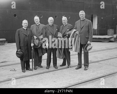 ' Contribution américaine ' - les évêques arrivent à la Conférence. Parmi les passagers de la Cunard White Star Liner Mauretania , qui est arrivée à Southhampton en provenance de New York aujourd'hui, il y avait cinq évêques américains qui sont ici pour assister à la Conférence Lambeth qui s'ouvre avec un service spécial à la cathédrale de Canterbury le 1er juillet . Images montrent : ' cinq évêques ' - de gauche à droite sont RT rév. A.R. McKinstry , évêque du Delaware , RT rév. A.W. Noel porter , évêque de Sacremento , RT rév. F. C. Budlong , évêque du Connecticut , RT rév. M. A. Brown , évêque de Virginie du Sud , et RT rév. H. D. Philli Banque D'Images