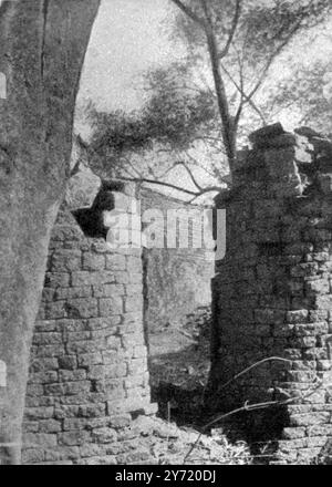 L'Ophir possible : vestiges du Grand Zimbabwe en Rhodésie , le trésor d'or probable - champ travaillé par le roi Salomon . Découvertes d'un intérêt considérable par M. Hall - le temple elliptique , l'entrée sud 22 octobre 1904 Banque D'Images