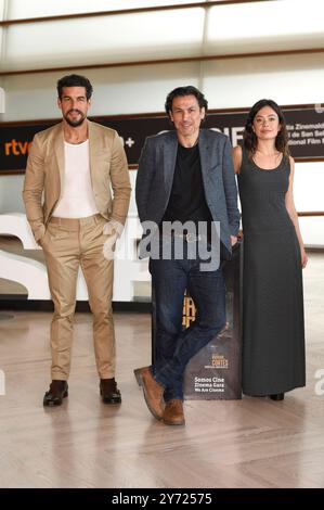 Mario Casas, Rodrigo Cortes und Anna Castillo beim Photocall zum Kinofilm 'Escape' auf dem 72. Internationalen Filmfestival San Sebastian / Festival Internacional de Cine de San Sebastián im Kursaal. Saint-Sébastien, 27.09.2024 Banque D'Images