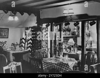 La maison publique Spotted Dog. Smarts Hill, Penshurst, Kent, Angleterre 10 juillet 1963 Banque D'Images