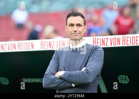 Bundesliga - Hannover 06 - Hamburger SV AM 23.08.2024 in der HDI Arena in Hannover Sportdirektor Marcus Mann (Hannover). Foto : les réglementations Osnapix DFL et DFB interdisent toute utilisation de photographies comme séquences d'images et/ou quasi-vidéo Banque D'Images