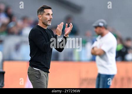 2. Bundesliga - Hannover 06 - Hamburger SV AM 23.08.2024 in der HDI Arena in Hannover entraîneur Stefan Leitl (Hannover 96) Foto : les règlements d'osnapix DFL et DFB interdisent toute utilisation de photographies comme séquences d'images et/ou quasi-vidéo Banque D'Images