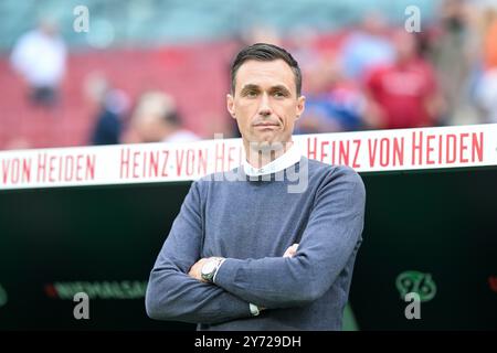 Bundesliga - Hannover 06 - Hamburger SV AM 23.08.2024 in der HDI Arena in Hannover Sportdirektor Marcus Mann (Hannover). Foto : les réglementations Osnapix DFL et DFB interdisent toute utilisation de photographies comme séquences d'images et/ou quasi-vidéo Banque D'Images