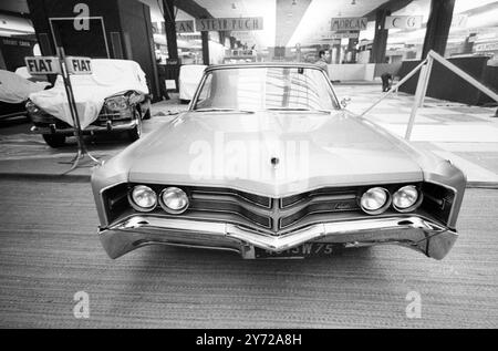 General Motors Chrysler 300 au salon de l'automobile de Paris le 6 octobre 1966 Banque D'Images