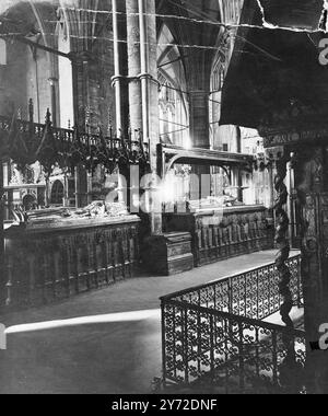 Le sanctuaire d'Édouard le Confesseur à l'abbaye de Westminster qui se trouve derrière le maître-autel (tombe est à droite). Le couple royal signera son registre ici. 4 septembre 1947 Banque D'Images