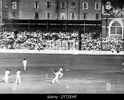 Scène lors du cinquième et dernier test match entre l'Angleterre et l'Afrique du Sud. 16 août 1947 Banque D'Images