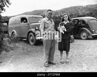 Donald Malcolm Campbell CBE, briseur de record de vitesse britannique avec sa fille. 28 juillet 1947 Banque D'Images