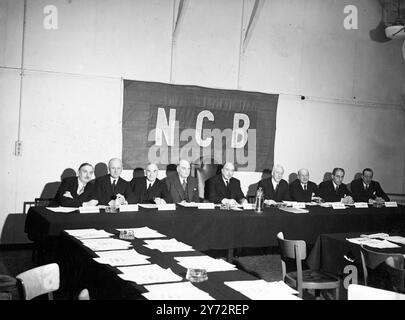 L'OFFICE NATIONAL DU CHARBON était la société statutaire créée pour gérer l'industrie charbonnière nationalisée au Royaume-Uni. Créée en vertu de la loi de 1946 sur la nationalisation de l'industrie charbonnière, elle a repris les mines le jour de l'acquisition des droits. 1er janvier 1947 Banque D'Images