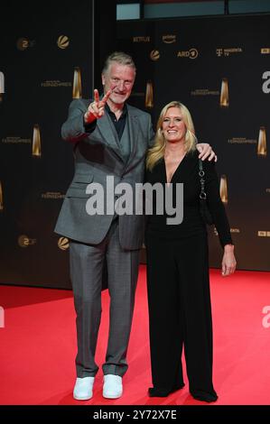 Produzent Michael Souvignier und ARD-Wettermoderatorin Claudia Kleinert kommt zur Gala und Verleihung des Deutschen Fernsehpreis in Köln. *** Le producteur Michael Souvignier et la présentatrice ARD Weather Claudia Kleinert assistent au gala et à la cérémonie du German Television Award à Cologne Banque D'Images