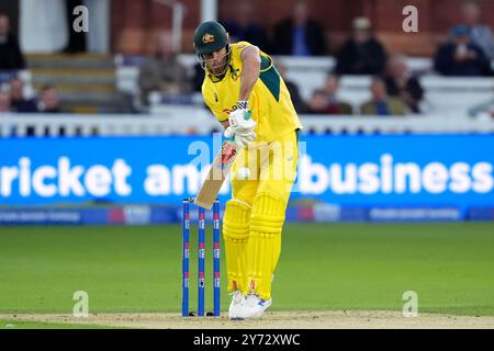 L'australien Mitchell Marsh bat lors du quatrième match international d'une journée au Lord's Cricket Ground, Londres. Date de la photo : vendredi 27 septembre 2024. Banque D'Images