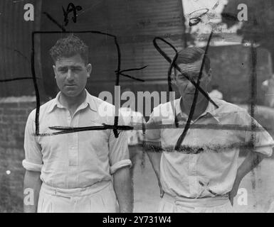 Bill Voce , Notts et Angleterre (à gauche) et Norman Yardley (Yorks). Banque D'Images
